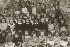 Clase de niñas del colegio Hermanas Carmelitas-Curso 1950-51